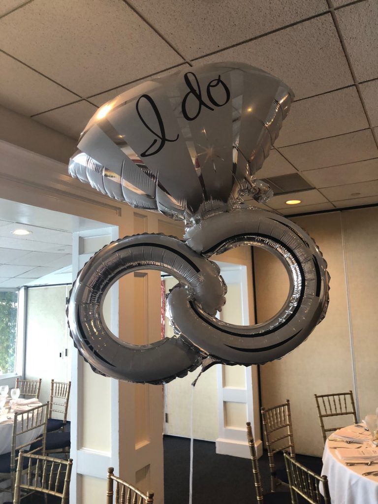 #ad || Are you a MOH, MOB, MOG, or Bridesmaid? Check out my Wedding Wednesday How to Plan a Beautiful Bridal Shower! A few DIY tips, discussing food, favors and more! #WeddingWednesday #BasicInvite