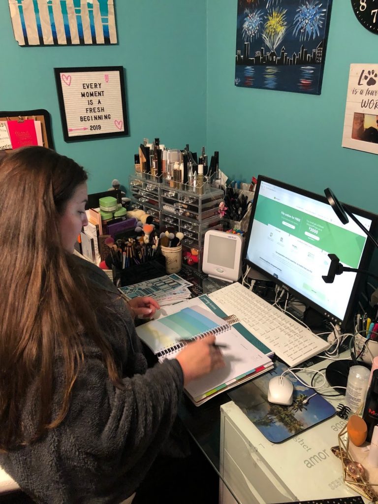 I am no expert at doing taxes and definitely don't have the time to figure it out. That’s why I am big on letting the experts at @hrblock handle it! Their retail office locations or Tax Pro Go options are literally a lifesaver. #BlockHasYourBack #Sponsored