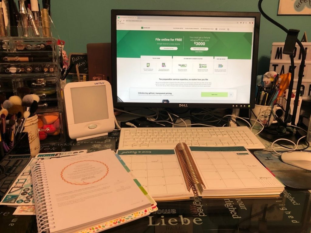 I am no expert at doing taxes and definitely don't have the time to figure it out. That’s why I am big on letting the experts at @hrblock handle it! Their retail office locations or Tax Pro Go options are literally a lifesaver. #BlockHasYourBack #Sponsored