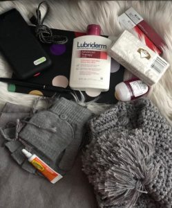 ad What are the few things you always need in your purse for the winter time? I’ll go first, gloves, tissues and Campho Phenique to help treat cold sores that always come in winter time for me. Check out my blog post for the other must haves in my winter purse! Use as directed. #CamphoReliefBBxx