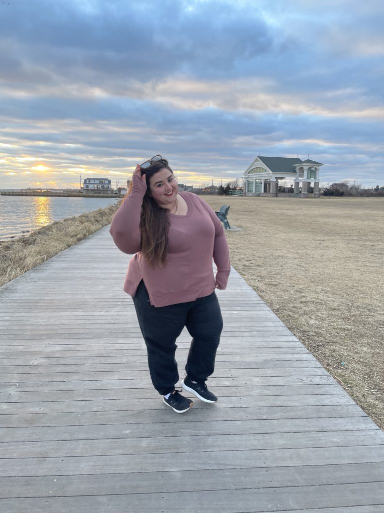 Whether you love to workout or you're just starting out. Athleta is now size inclusive, sizes ranging from XXS to 3X! Check out my blog! #AD #AthletaForAll